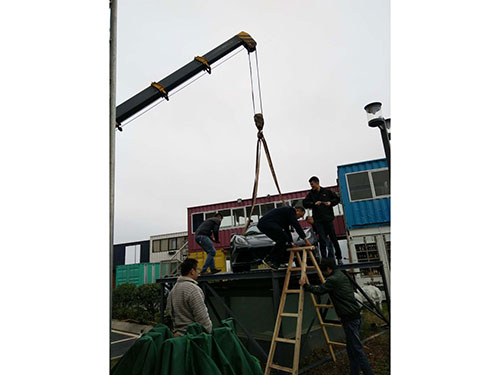 車展會(huì)隨車吊吊裝超級跑車